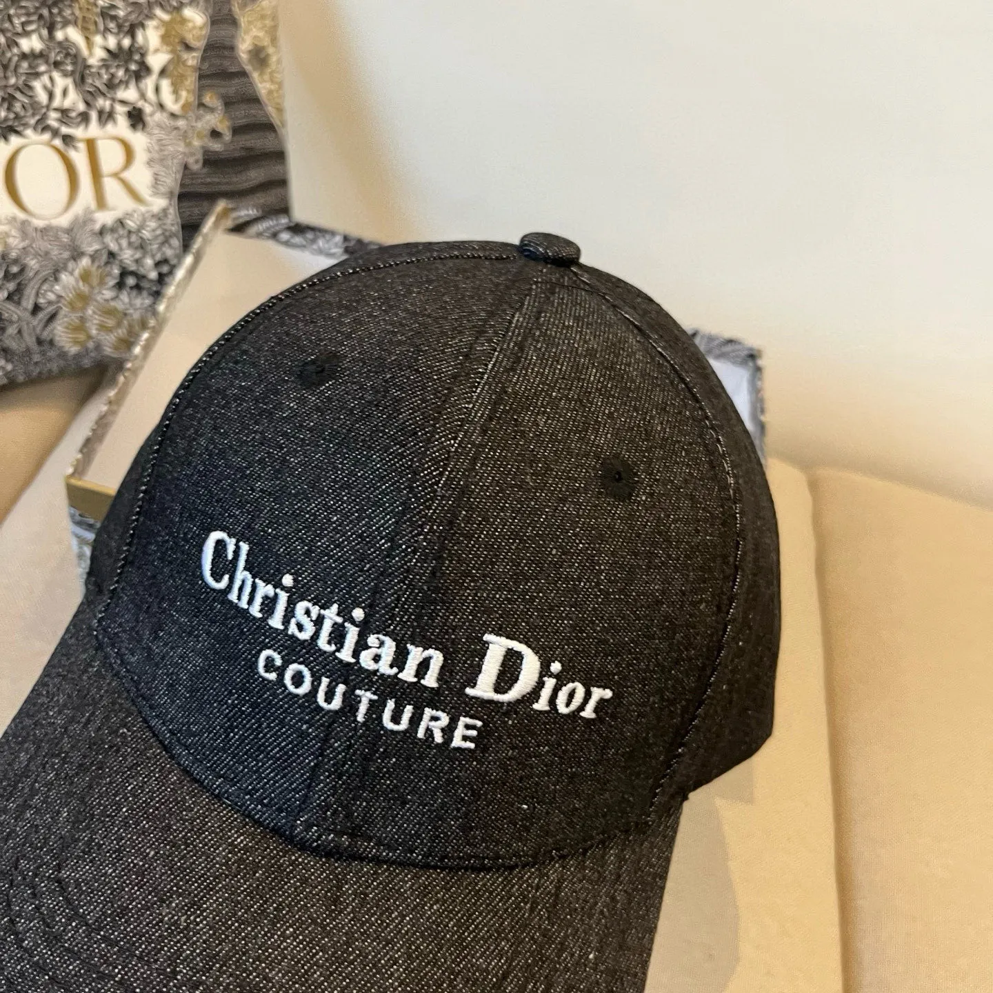 P60 [DIOR Dior] new popular simple baseball cap 🧢, new model shipped, big brand style is super easy to match, hurry up and get it!