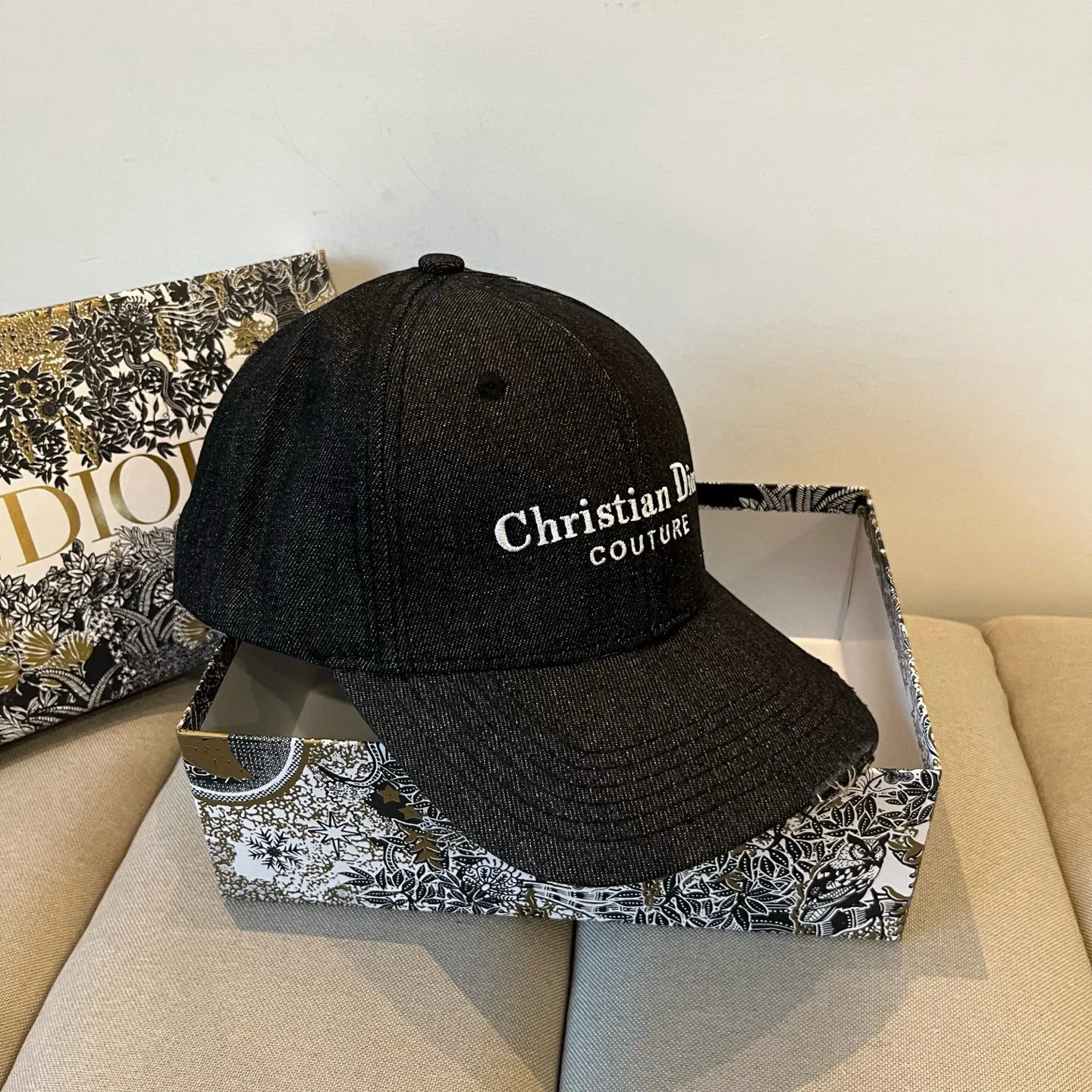P60 [DIOR Dior] new popular simple baseball cap 🧢, new model shipped, big brand style is super easy to match, hurry up and get it!