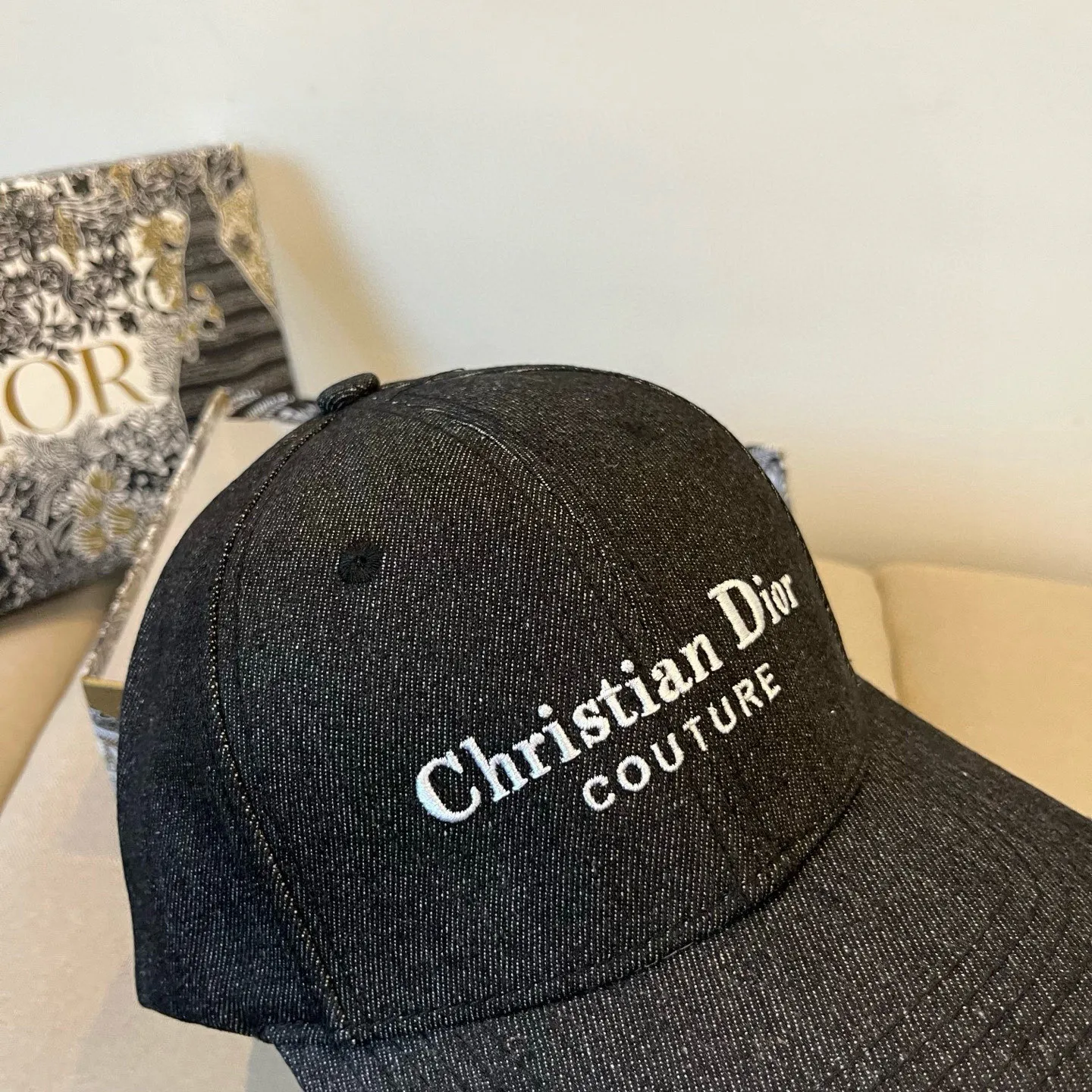 P60 [DIOR Dior] new popular simple baseball cap 🧢, new model shipped, big brand style is super easy to match, hurry up and get it!
