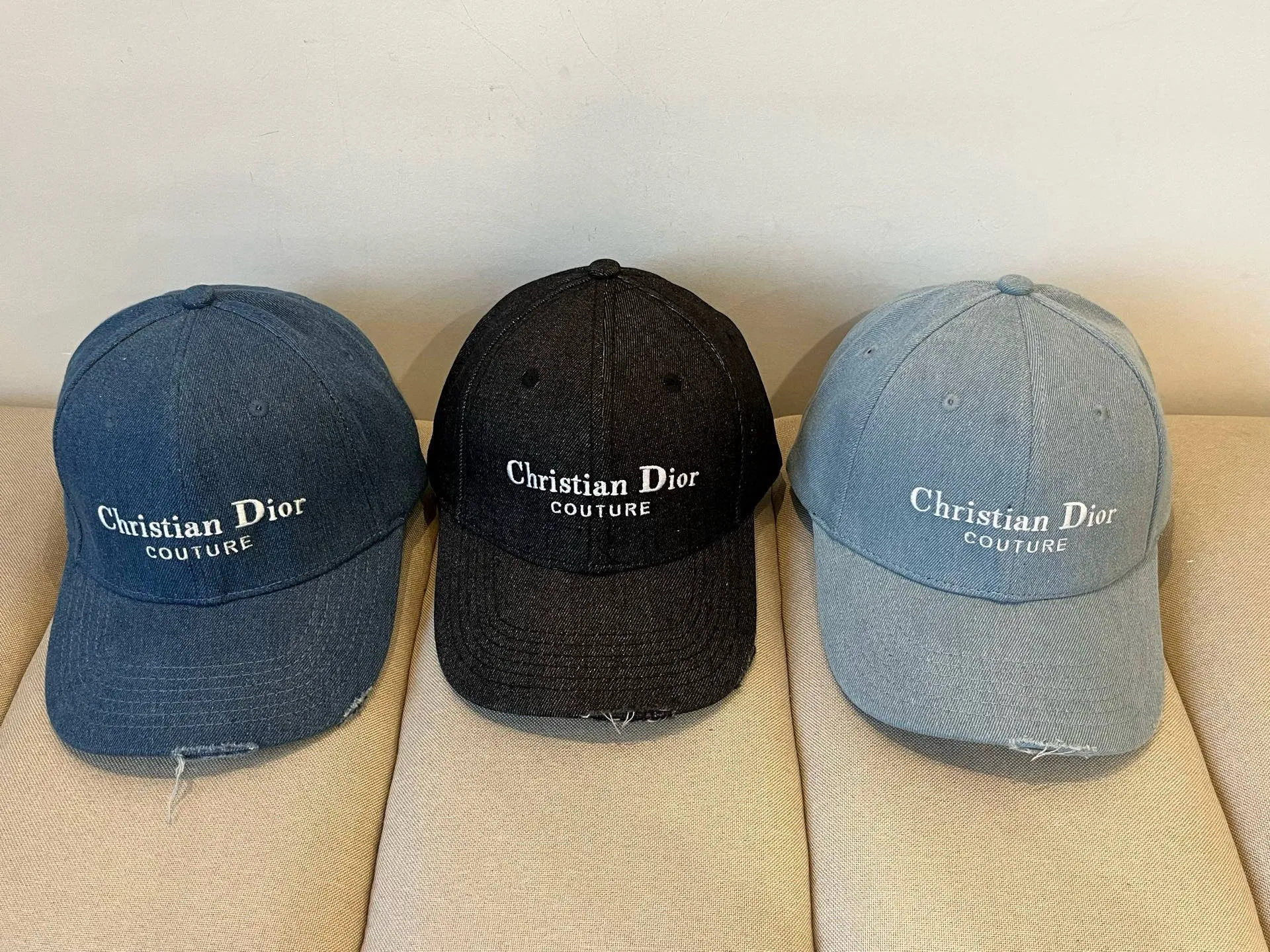 P60 [DIOR Dior] new popular simple baseball cap 🧢, new model shipped, big brand style is super easy to match, hurry up and get it!