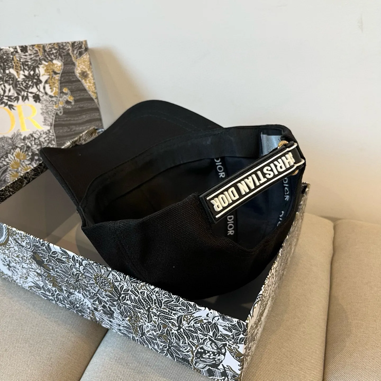 P66 [DIOR Dior] new popular simple baseball cap 🧢, new model shipped, big brand style is super easy to match, hurry up and get it!