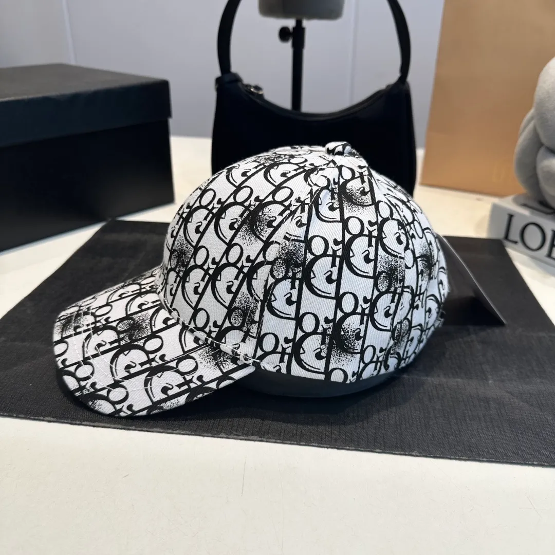 P56 DIOR Dior's new popular simple baseball cap 🧢, new model shipped, big brand style is super easy to match, hurry up and get it!