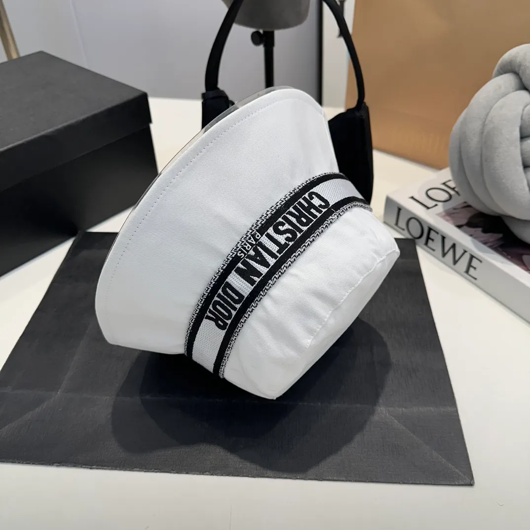 P70 Dior Dior's new original fisherman's hat, exquisite and pure, stylish and stylish, cool and fashionable, out of stock at the counter, popular, great quality