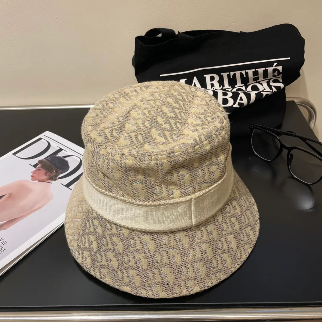 P90 original order quality [Dior DIOR] official website is online simultaneously. Korean version of the new British sports style heavy industry customized model 1:1 original order quality. Unisex fisherman hat. Linen geological fabric. Original quality counter🔥🔥🔥