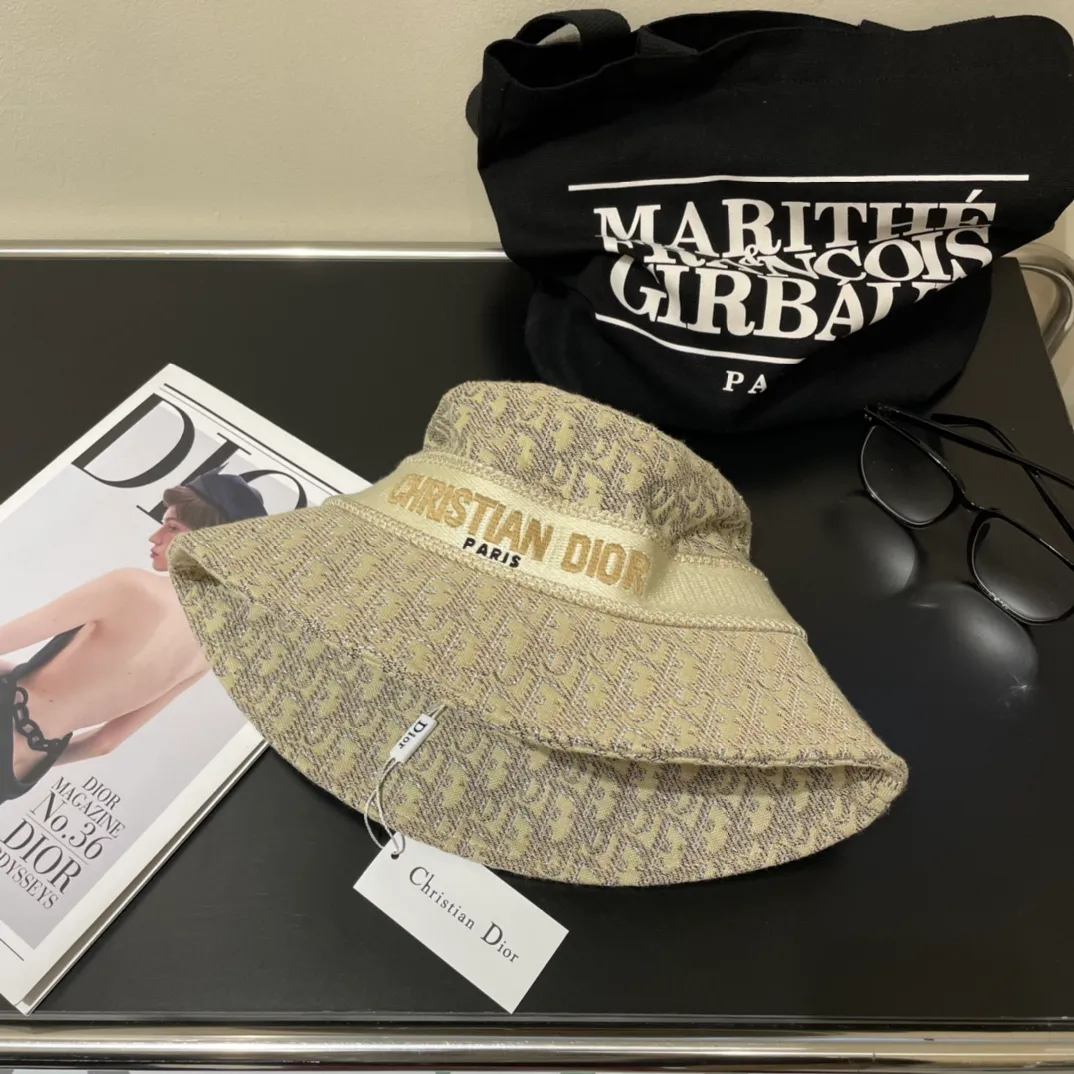 P90 original order quality [Dior DIOR] official website is online simultaneously. Korean version of the new British sports style heavy industry customized model 1:1 original order quality. Unisex fisherman hat. Linen geological fabric. Original quality counter🔥🔥🔥