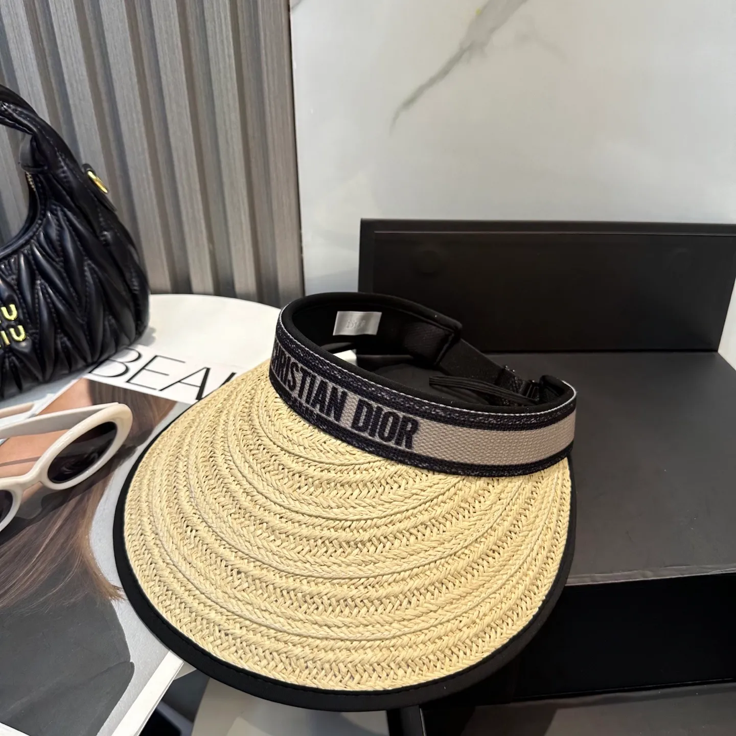 P80💛 Comes with dust bag Dior 2025 new sun visor hollow top headband hat, 🔆 versatile sun visor ~ a great tool for casual outings, a huge anti-scratch! Love it so much 💕