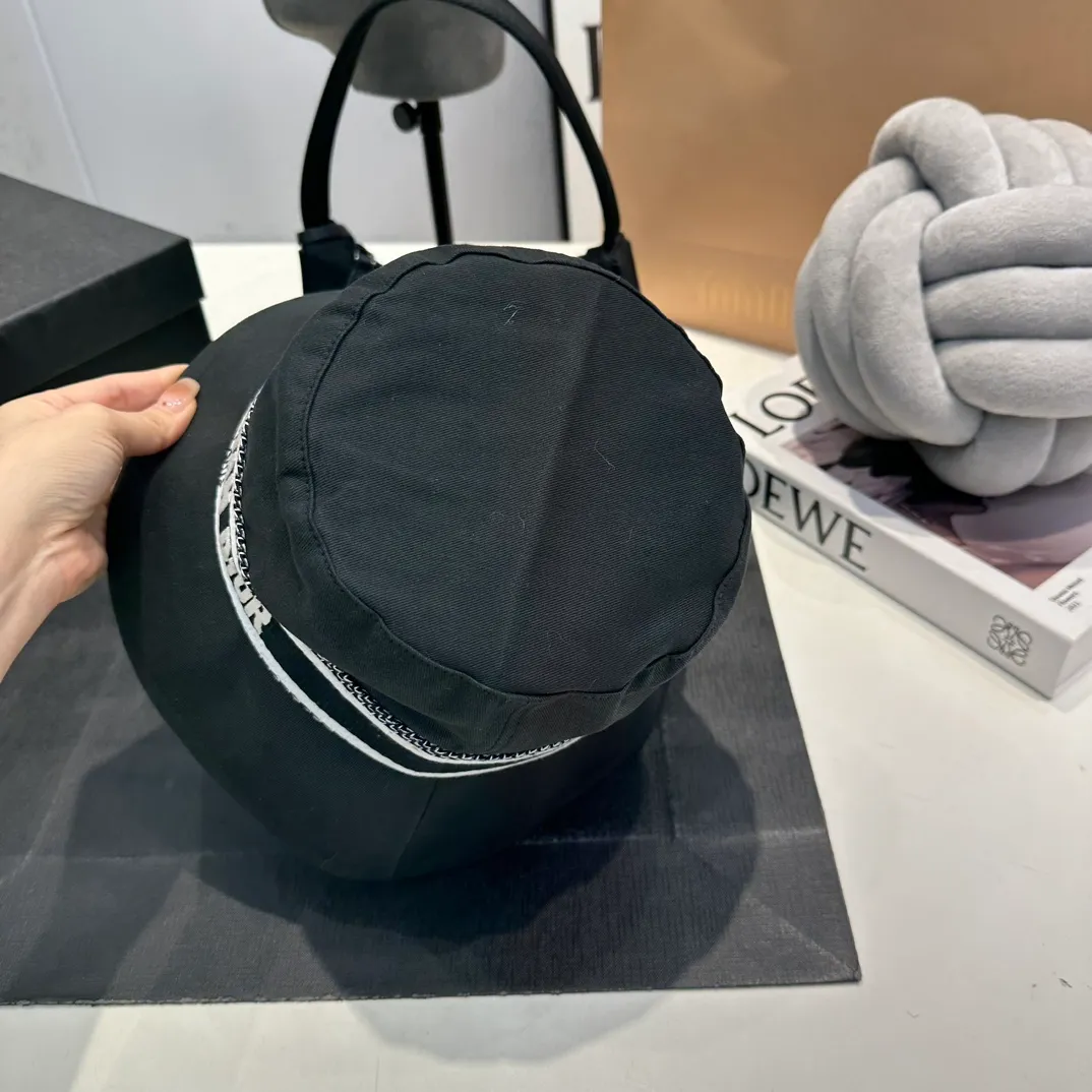 P70 Dior Dior's new original fisherman's hat, exquisite and pure, stylish and stylish, cool and fashionable, out of stock at the counter, popular, great quality