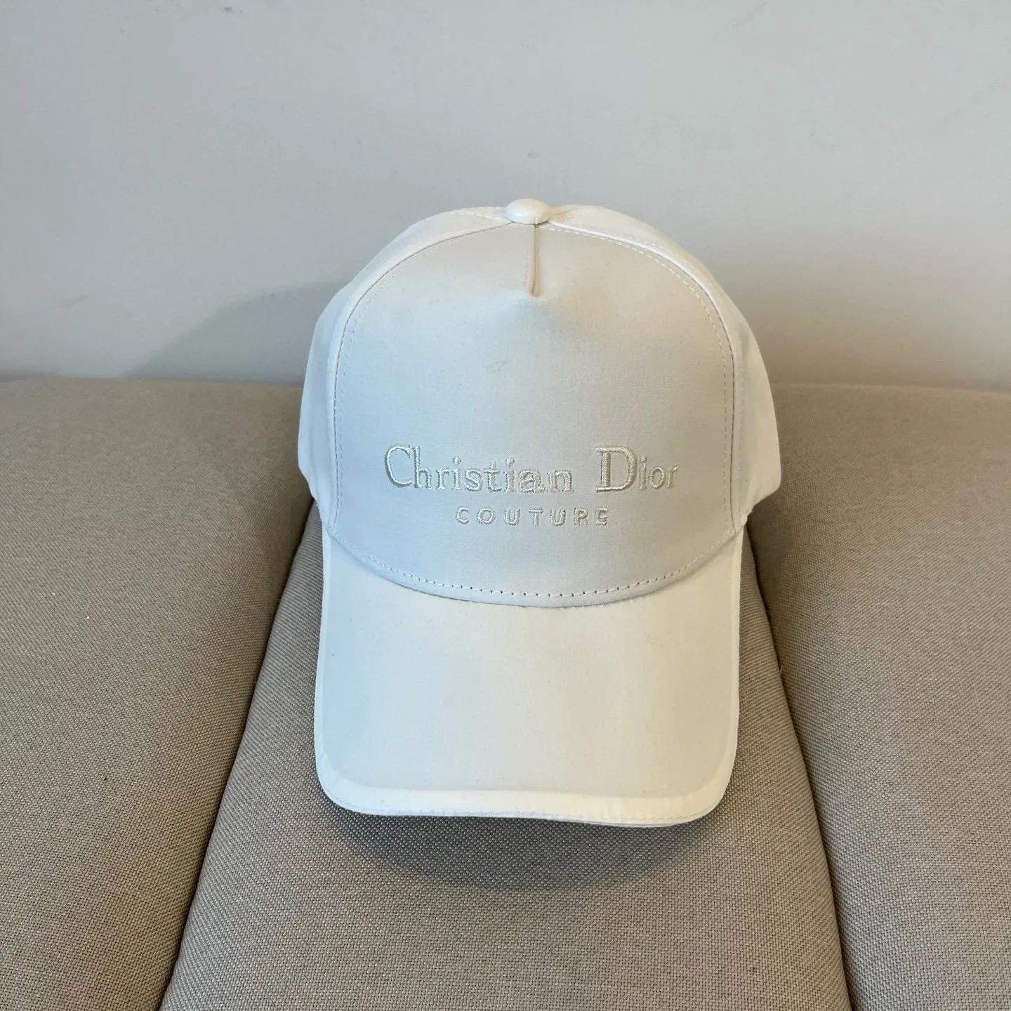 P66 [DIOR Dior] new popular simple baseball cap 🧢, new model shipped, big brand style is super easy to match, hurry up and get it!