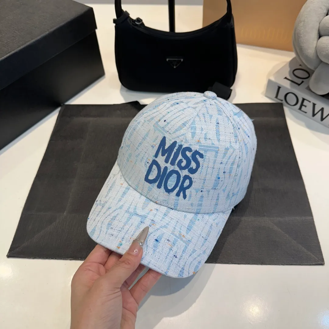 P56 DIOR Dior's new popular simple baseball cap 🧢, new model shipped, big brand style is super easy to match, hurry up and get it!