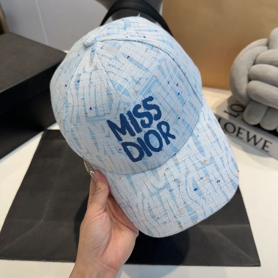 P56 DIOR Dior's new popular simple baseball cap 🧢, new model shipped, big brand style is super easy to match, hurry up and get it!