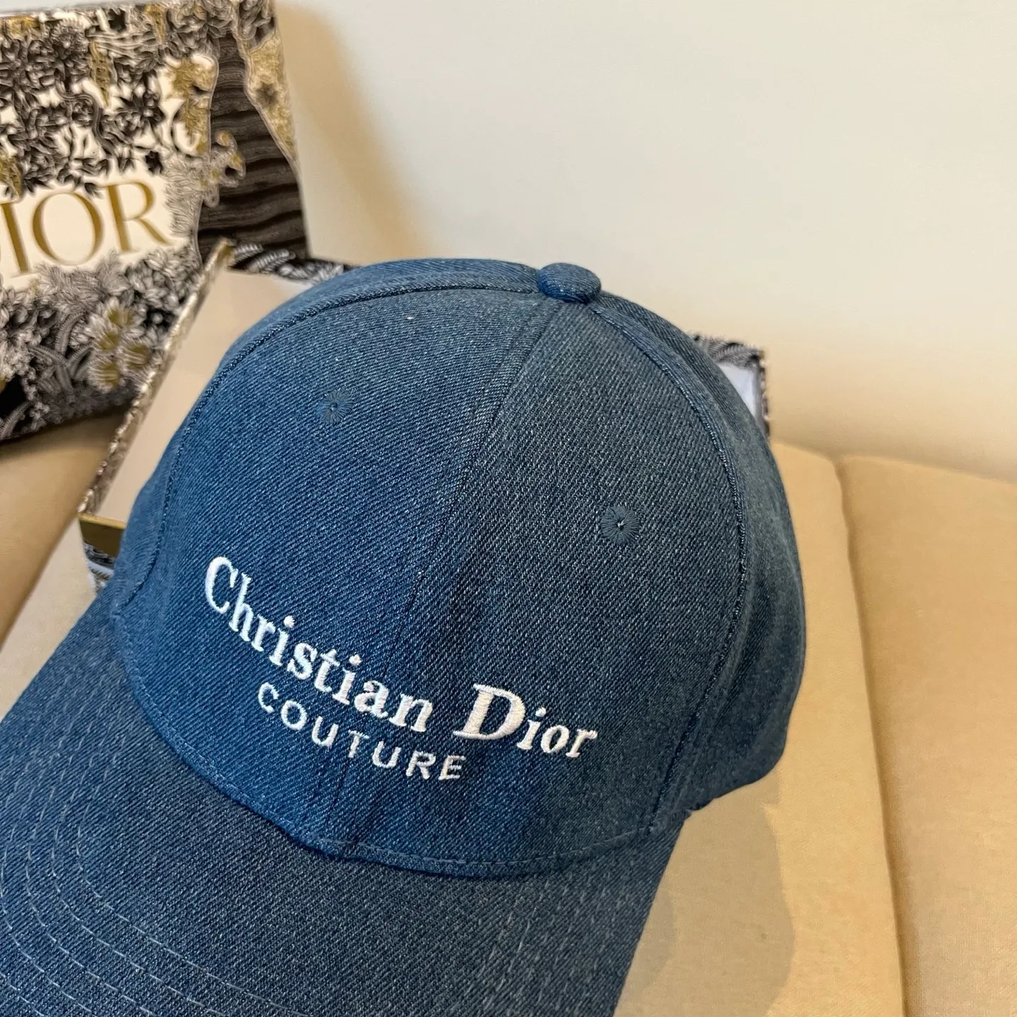 P70 [DIOR Dior] new popular simple baseball cap 🧢, new model shipped, big brand style is super easy to match, hurry up and get it!