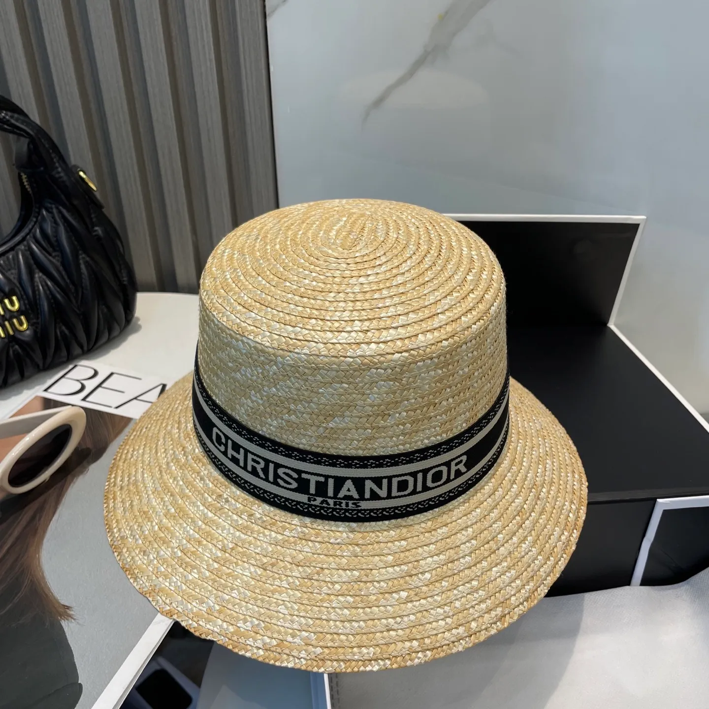 P80 Dior2025 new straw hat, advanced customization, lady style, attention to detail, sun protection and UV protection in summer, a must-have for travel, versatile and good-looking