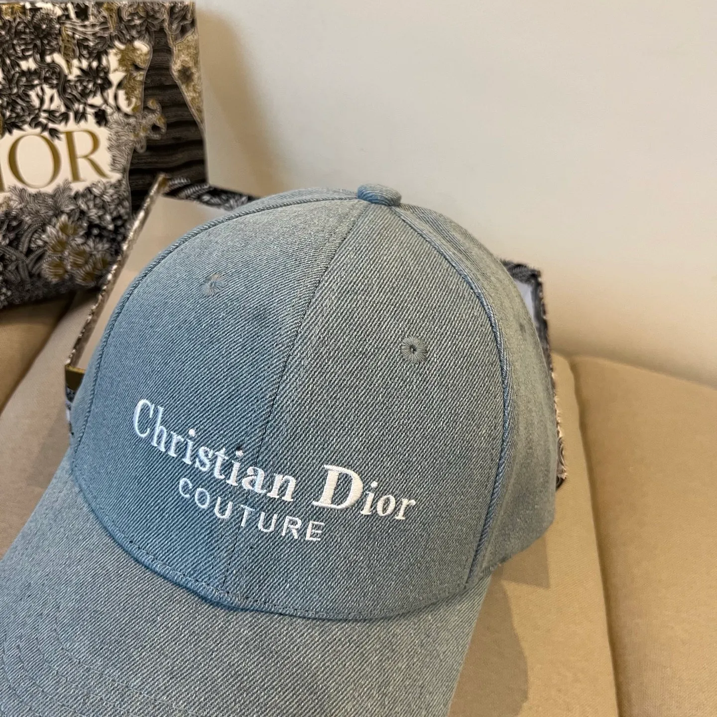 P70 [DIOR Dior] new popular simple baseball cap 🧢, new model shipped, big brand style is super easy to match, hurry up and get it!