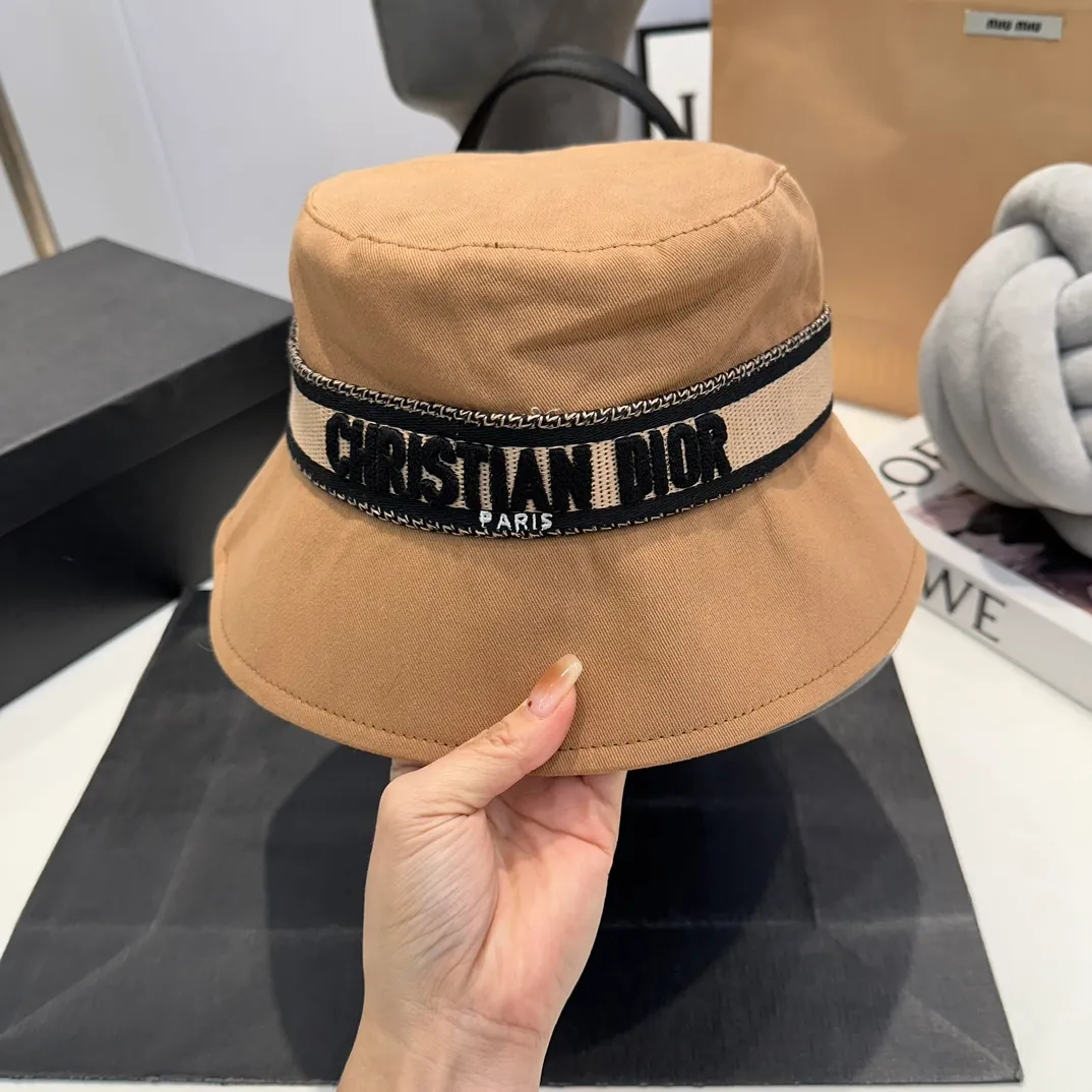 P70 Dior Dior's new original fisherman's hat, exquisite and pure, stylish and stylish, cool and fashionable, out of stock at the counter, popular, great quality