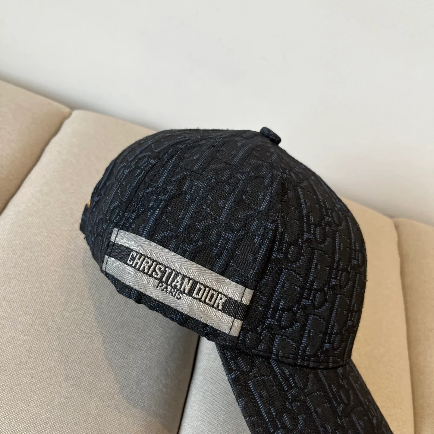 P60 [DIOR Dior] new popular simple baseball cap 🧢, new model shipped, big brand style is super easy to match, hurry up and get it!