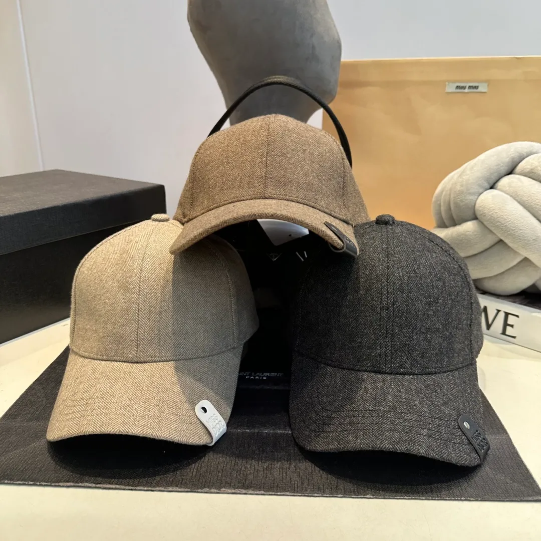 P70 DIOR Dior's new popular simple baseball cap 🧢, new model shipped, big brand style is super easy to match, hurry up and get it!