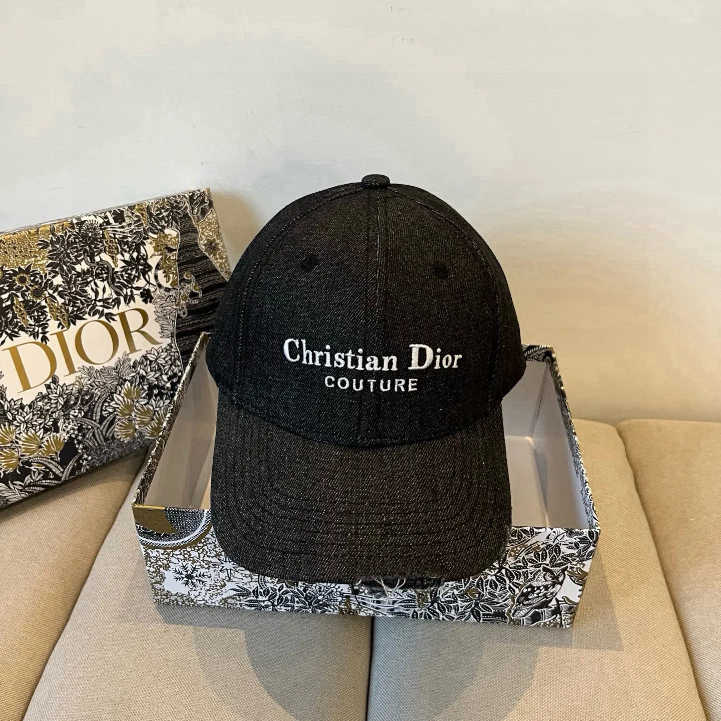 P60 [DIOR Dior] new popular simple baseball cap 🧢, new model shipped, big brand style is super easy to match, hurry up and get it!