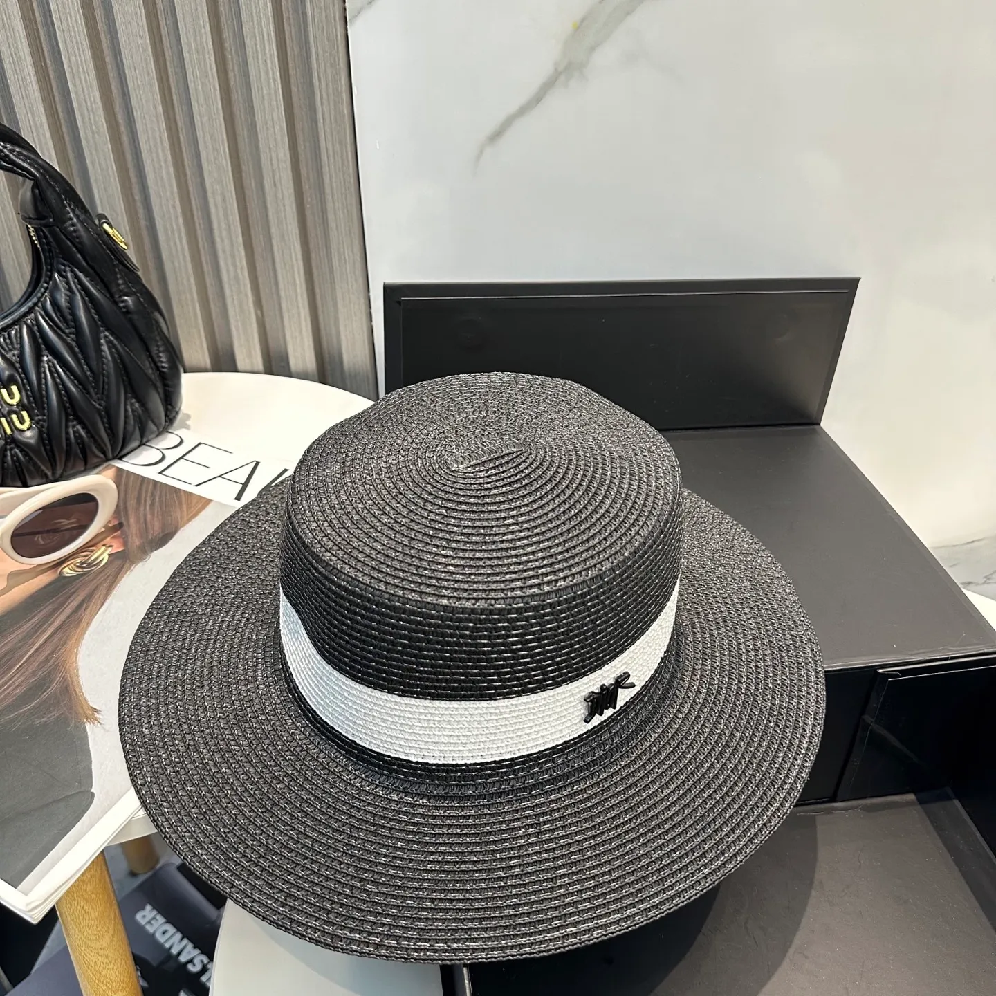 P70 Dior2025 new straw hat, advanced customization, lady style, attention to detail, sun protection and UV protection in summer, a must-have for travel, versatile and good-looking
