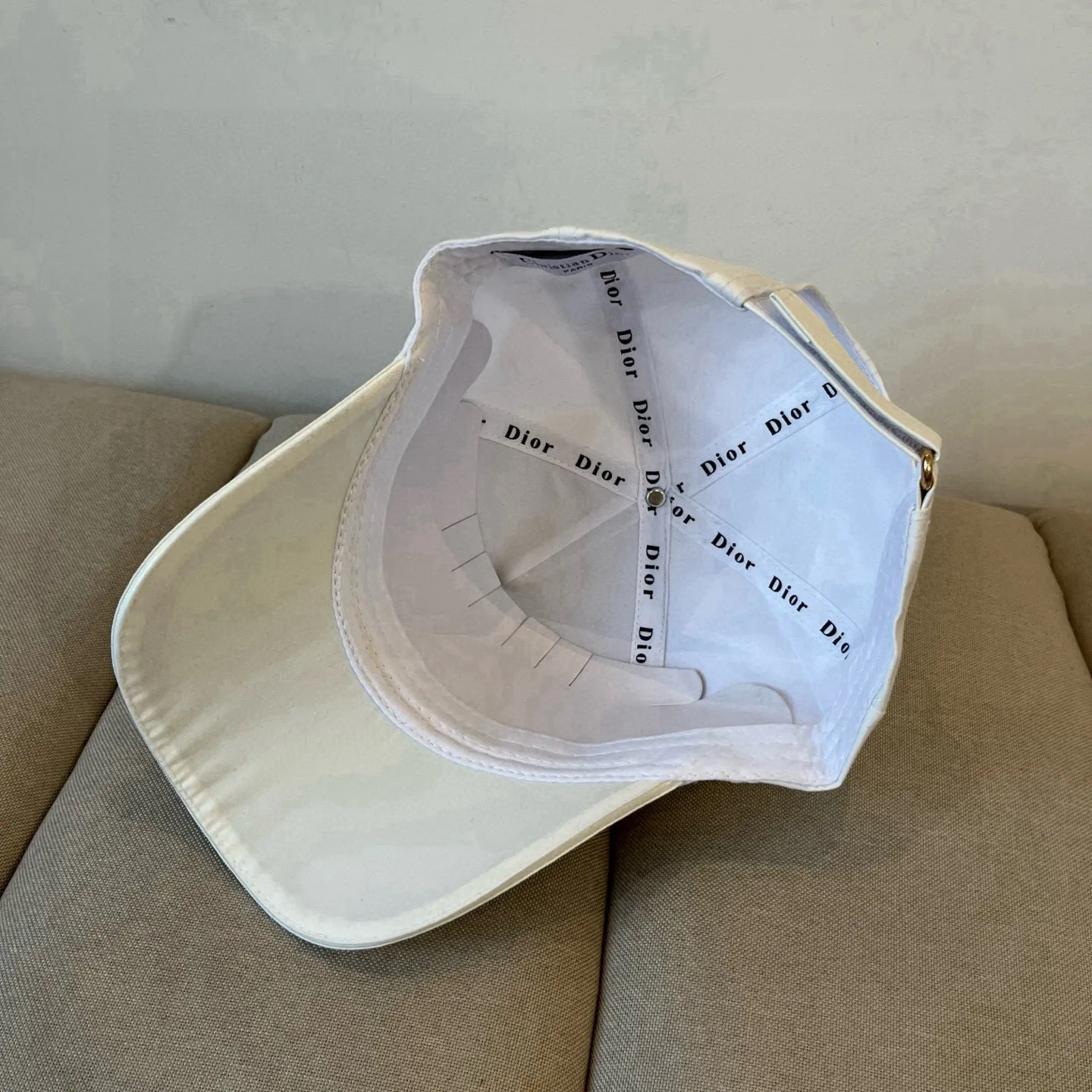 P60 [DIOR Dior] new popular simple baseball cap 🧢, new model shipped, big brand style is super easy to match, hurry up and get it!