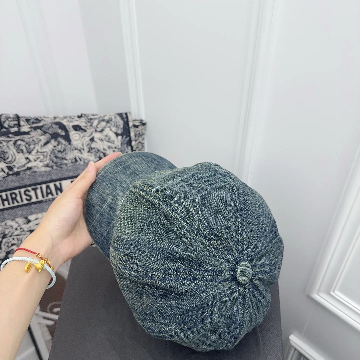 DIOR’s new octagonal hat is here 📣 Made of denim fabric with a retro style!