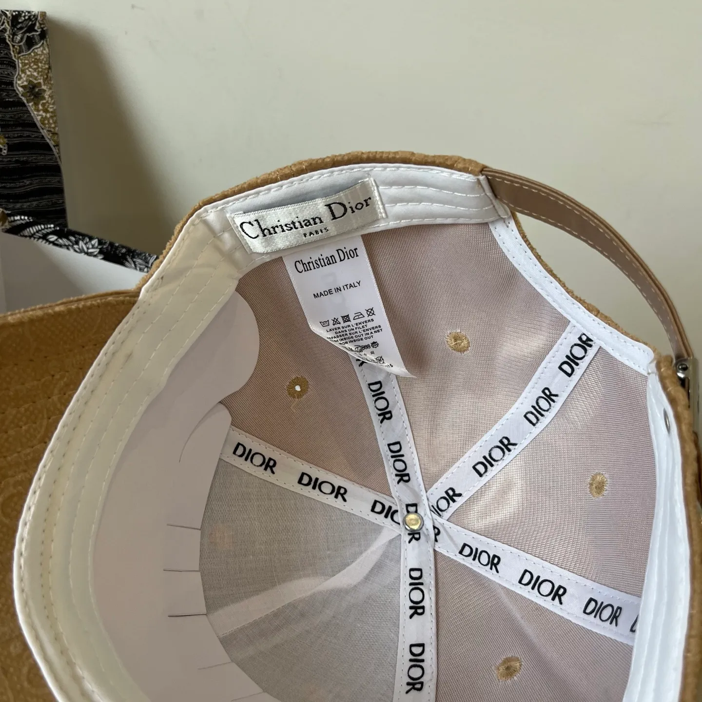 P60 [DIOR Dior] new popular simple baseball cap 🧢, new model shipped, big brand style is super easy to match, hurry up and get it!