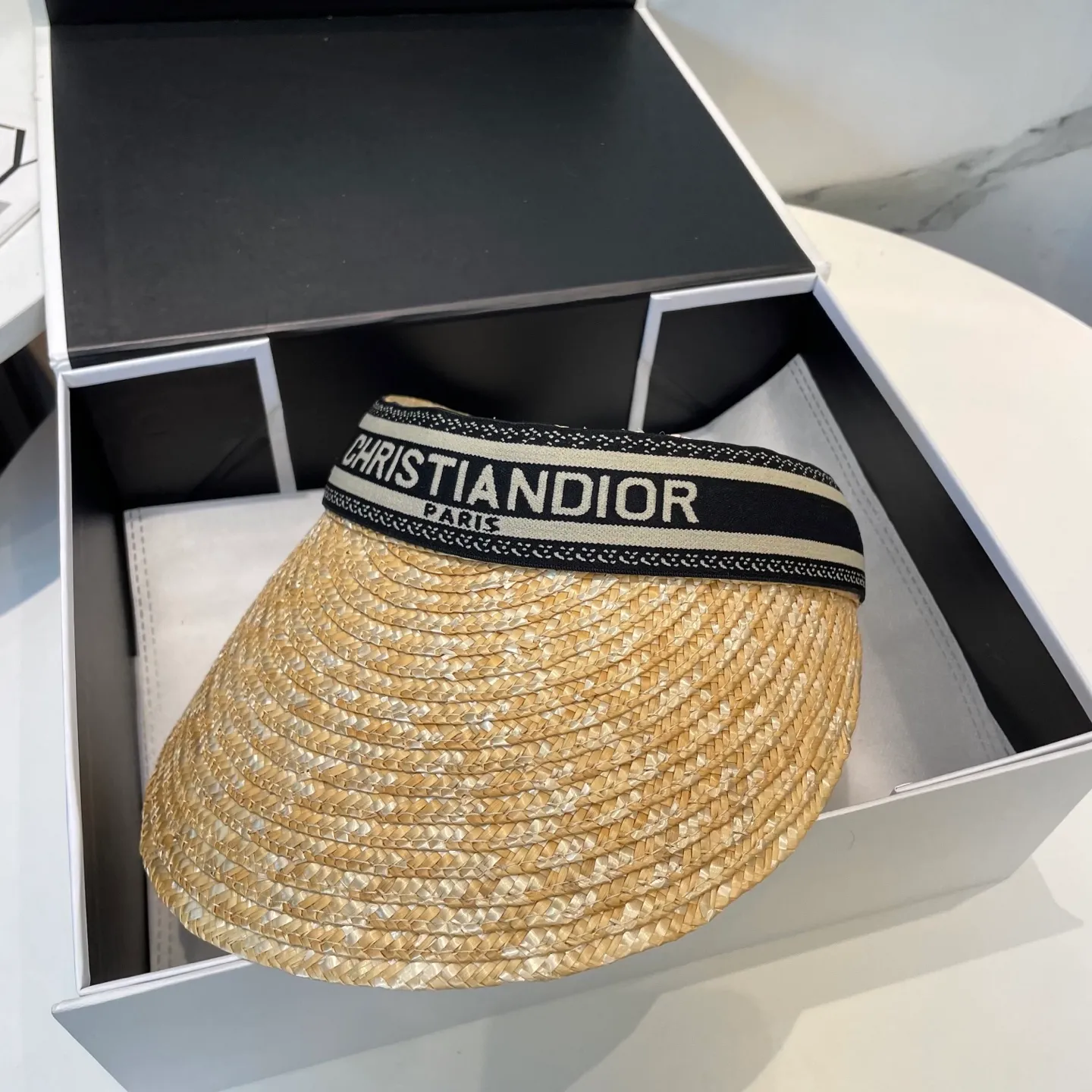 P80 Dior empty top hat, advanced customization, lady style, attention to detail, sun protection and UV protection in summer, a must-have for travel, versatile and good-looking
