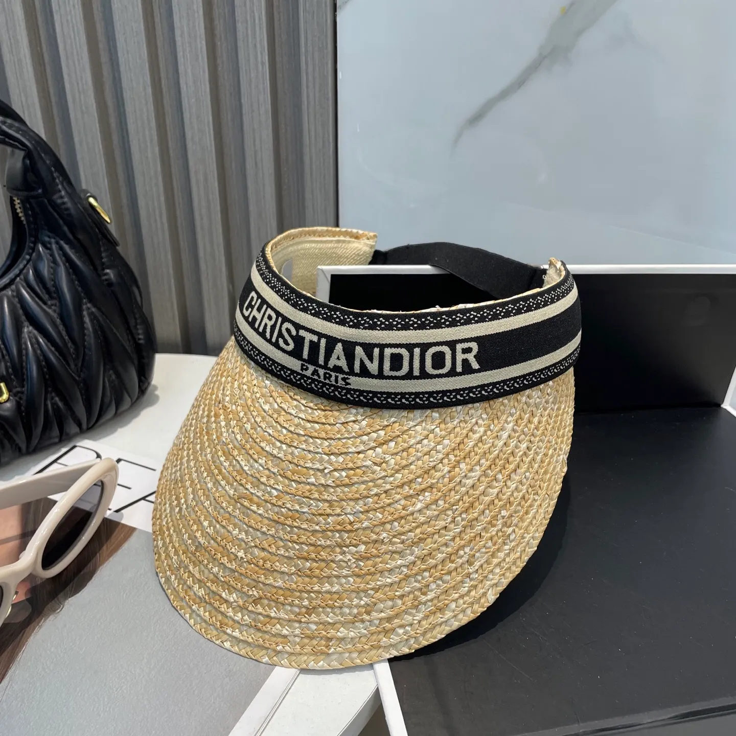 P80 Dior empty top hat, advanced customization, lady style, attention to detail, sun protection and UV protection in summer, a must-have for travel, versatile and good-looking