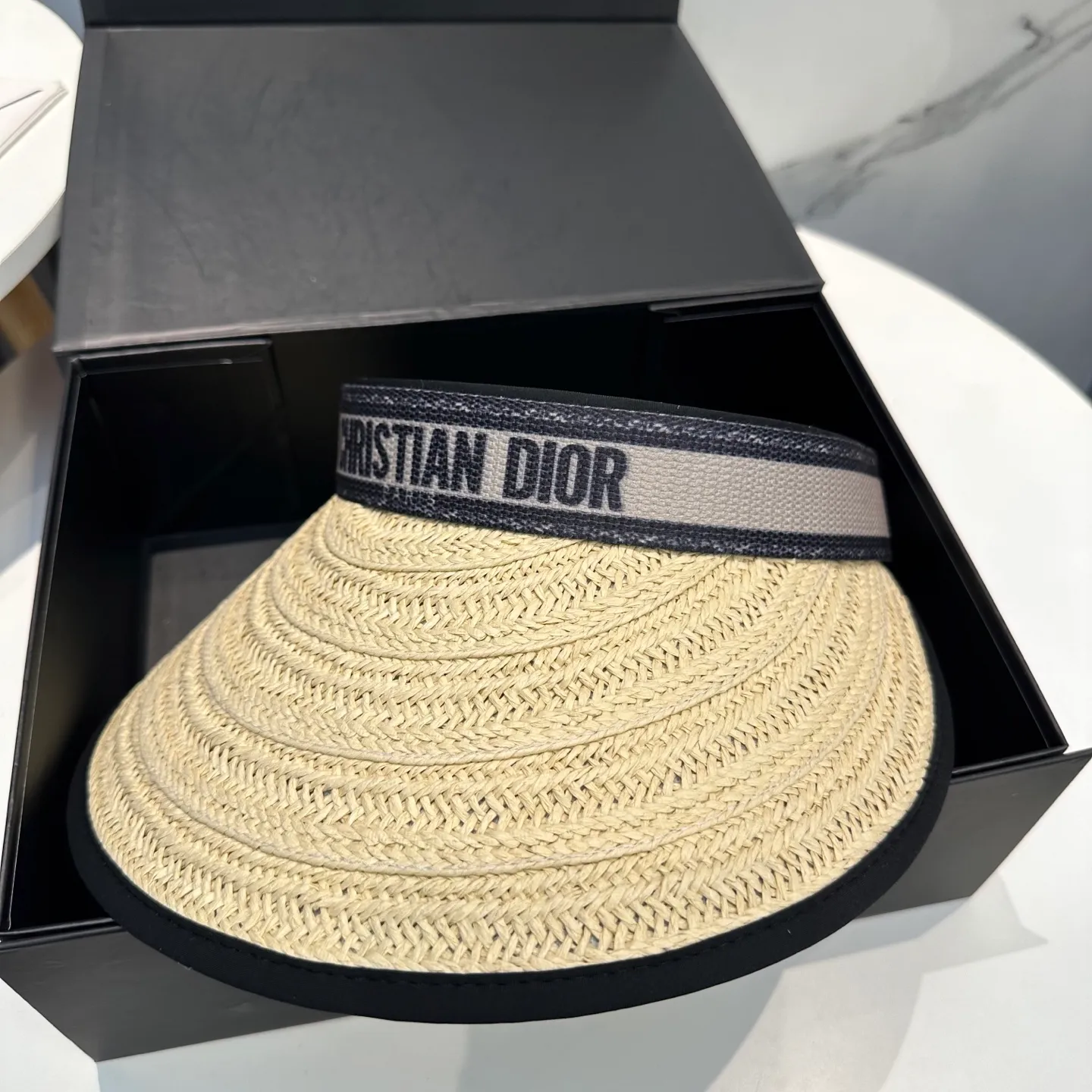 P70💛 Comes with dust bag Dior 2025 new sun visor hollow top headband hat, 🔆 versatile sun visor ~ a great tool for casual outings and a huge anti-scratch! Love it so much 💕