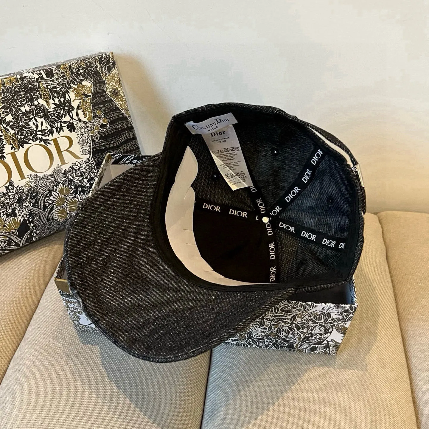 P60 [DIOR Dior] new popular simple baseball cap 🧢, new model shipped, big brand style is super easy to match, hurry up and get it!
