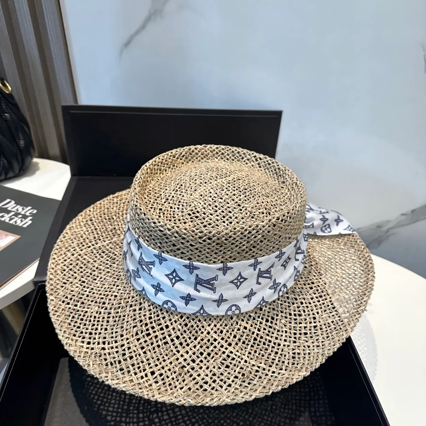 P96 👒DIOR👒 Imported high-quality finely woven straw hat, purely hand-woven, 👍beautiful hat, a must-have for the beach, simple and elegant style, super beautiful, a must-have item in summer and super sun protection😍