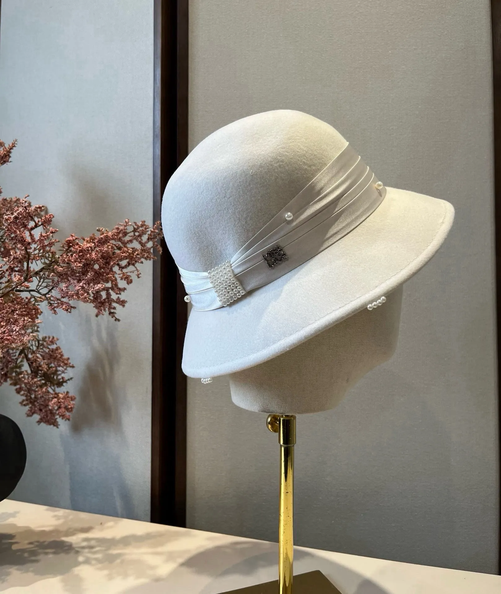 💰220¥ White Dior autumn and winter new wool basin hat, 100% wool fabric%, head circumference 57cm