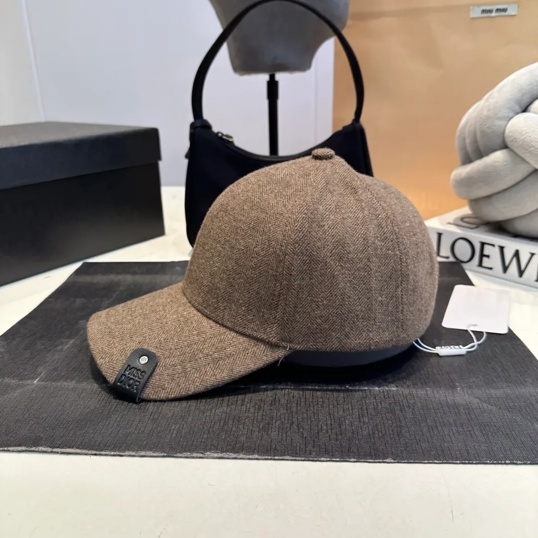 P70 DIOR Dior's new popular simple baseball cap 🧢, new model shipped, big brand style is super easy to match, hurry up and get it!