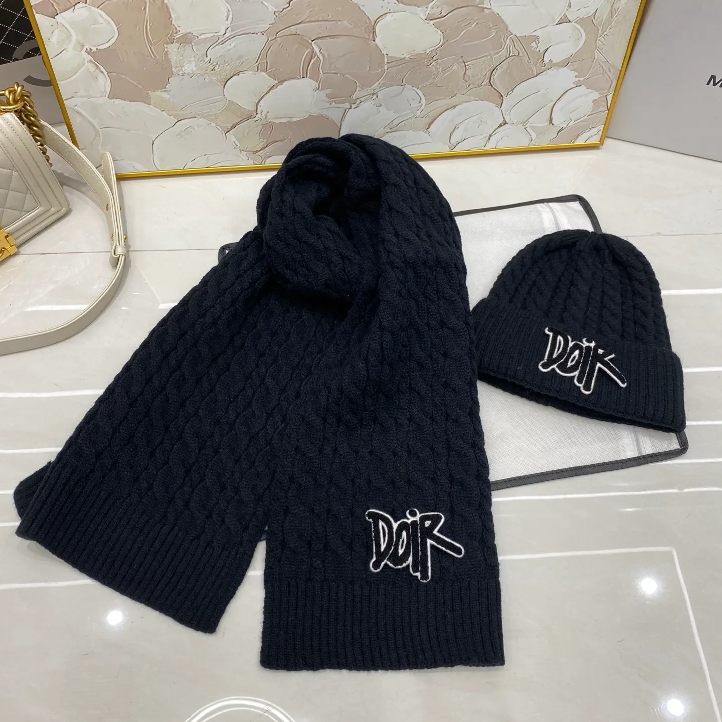 Dior Dior twist cashmere knitted hat + scarf🧣