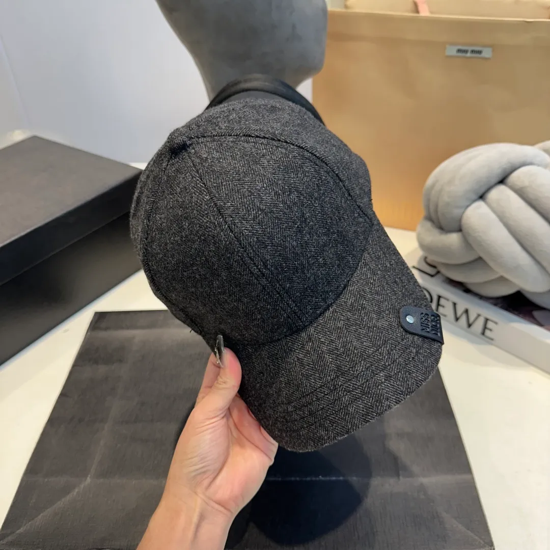 P70 DIOR Dior's new popular simple baseball cap 🧢, new model shipped, big brand style is super easy to match, hurry up and get it!
