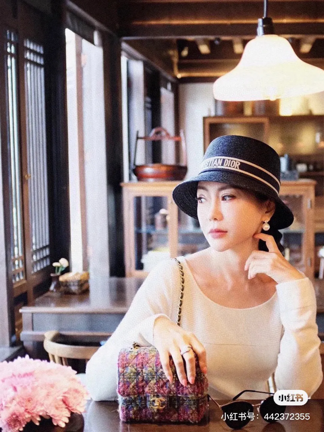 💰140¥. The high version of Dior's official straw hat is made with high density and is a super tasteful straw hat~the first choice for going out on the street! The shape of the hat is super nice, the color is perfect, and it’s light to carry! A must-have for little fairies🧚Head circumference 57cm