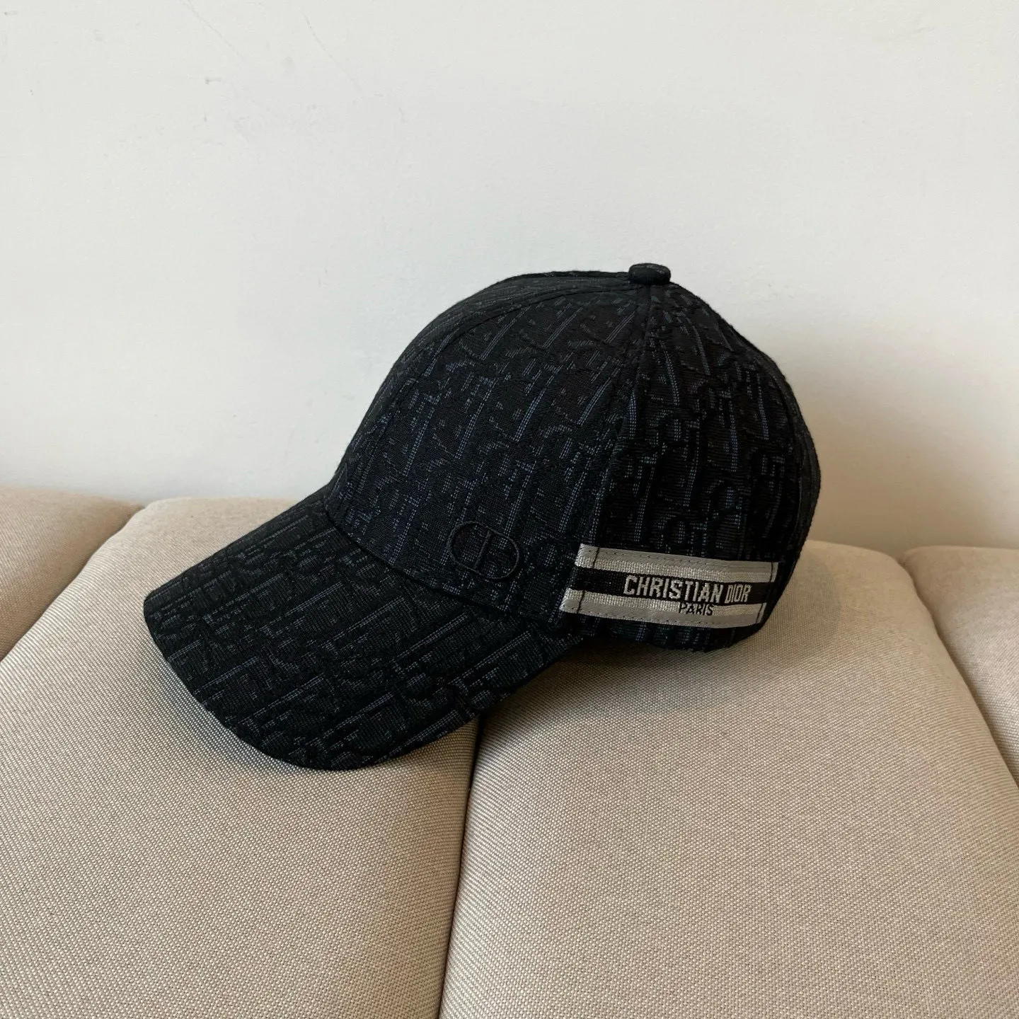 P60 [DIOR Dior] new popular simple baseball cap 🧢, new model shipped, big brand style is super easy to match, hurry up and get it!