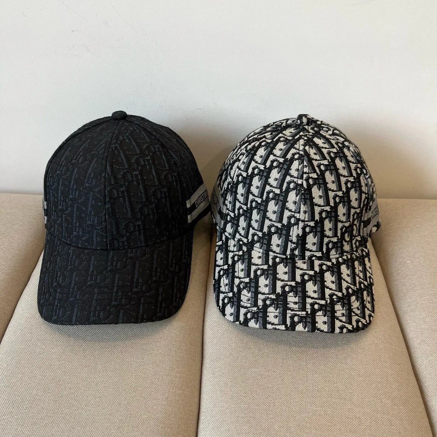 P60 [DIOR Dior] new popular simple baseball cap 🧢, new model shipped, big brand style is super easy to match, hurry up and get it!
