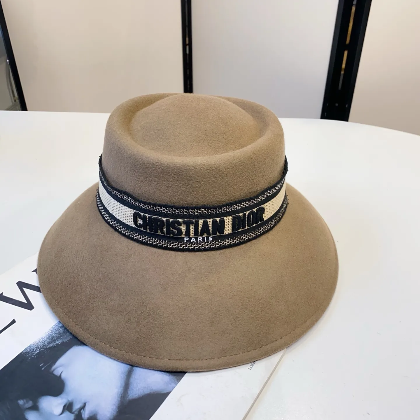 🆕25 new autumn and winter style 🍂Exclusively customized basin hat 🐑Imported Australian wool Dior embroidered letter basin hat ✨Head and tail can be adjusted from 55 to 57.5cm 🛒Black khaki