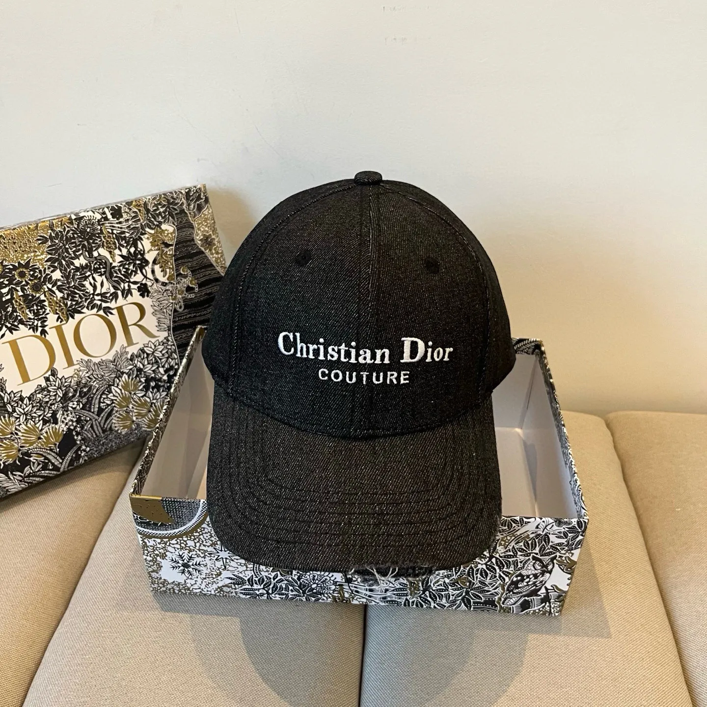 P66 [DIOR Dior] new popular simple baseball cap 🧢, new model shipped, big brand style is super easy to match, hurry up and get it!