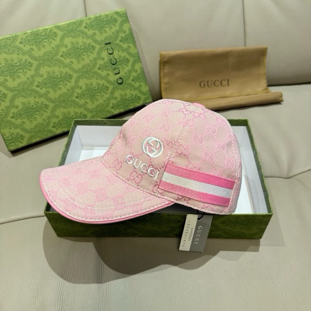 P900,000 classic model shipped! , Gucci (Gucci) classic original baseball cap😍😍gucci small embroidery, 1:1 mold opening and customization at the counter, the highest version, original canvas fabric + first layer of cowhide, pure cotton lining, light and breathable! Photographed in real life, suitable for men and women in all seasons, basic head circumference 56cm, adjustable patches.