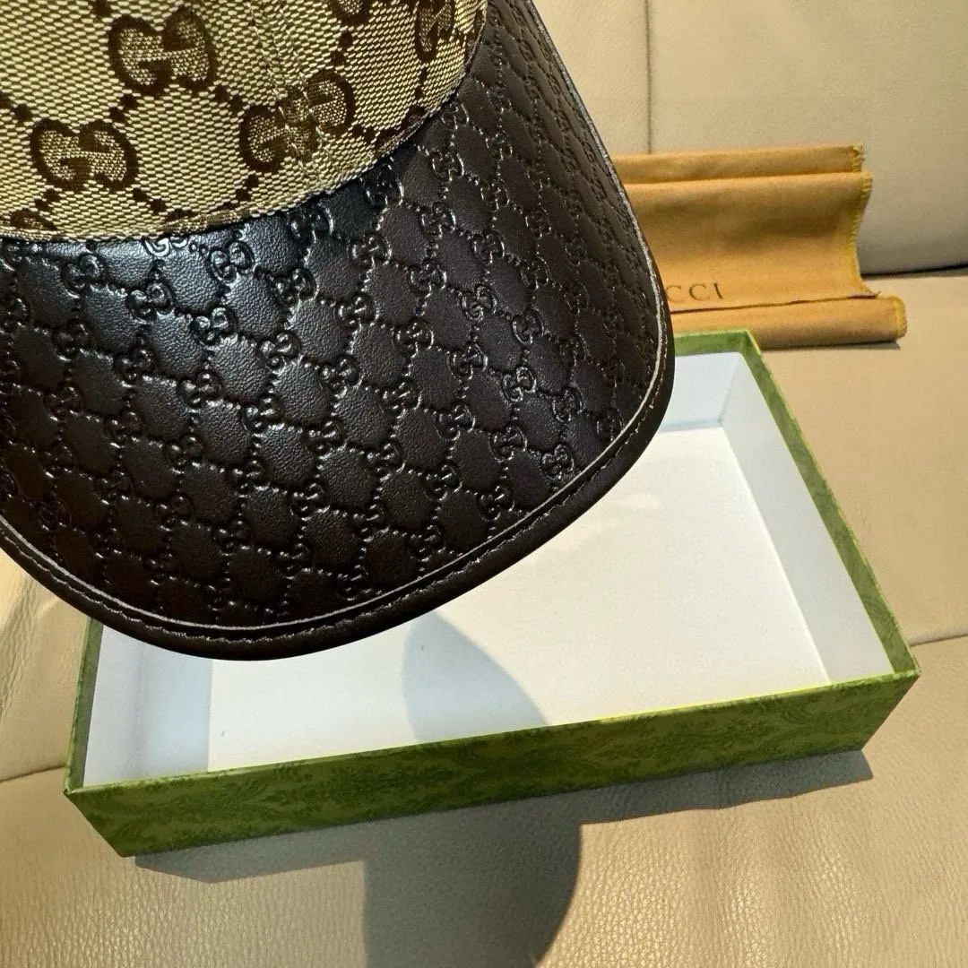 P90, Gucci (Gucci) classic original baseball cap, small double G cowhide stitching, 1:1 mold customization, excellent quality! The brim is embossed with first-layer cowhide, the quality is excellent! The basic head circumference is 56cm, the patch is adjustable, the original version is shipped in two colors from the counter, a hot seller!