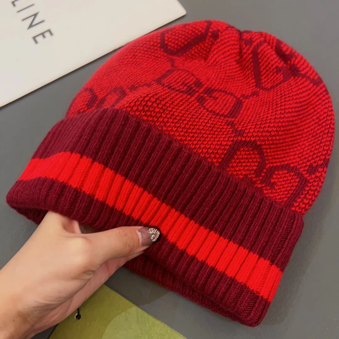Special batch of 90 Gucci-new towel knitted woolen hat. The hot-selling knitted hat at the counter, super beautiful gg letters. Highly elastic knitted fabric, babies of any head shape can wear it with their eyes closed.