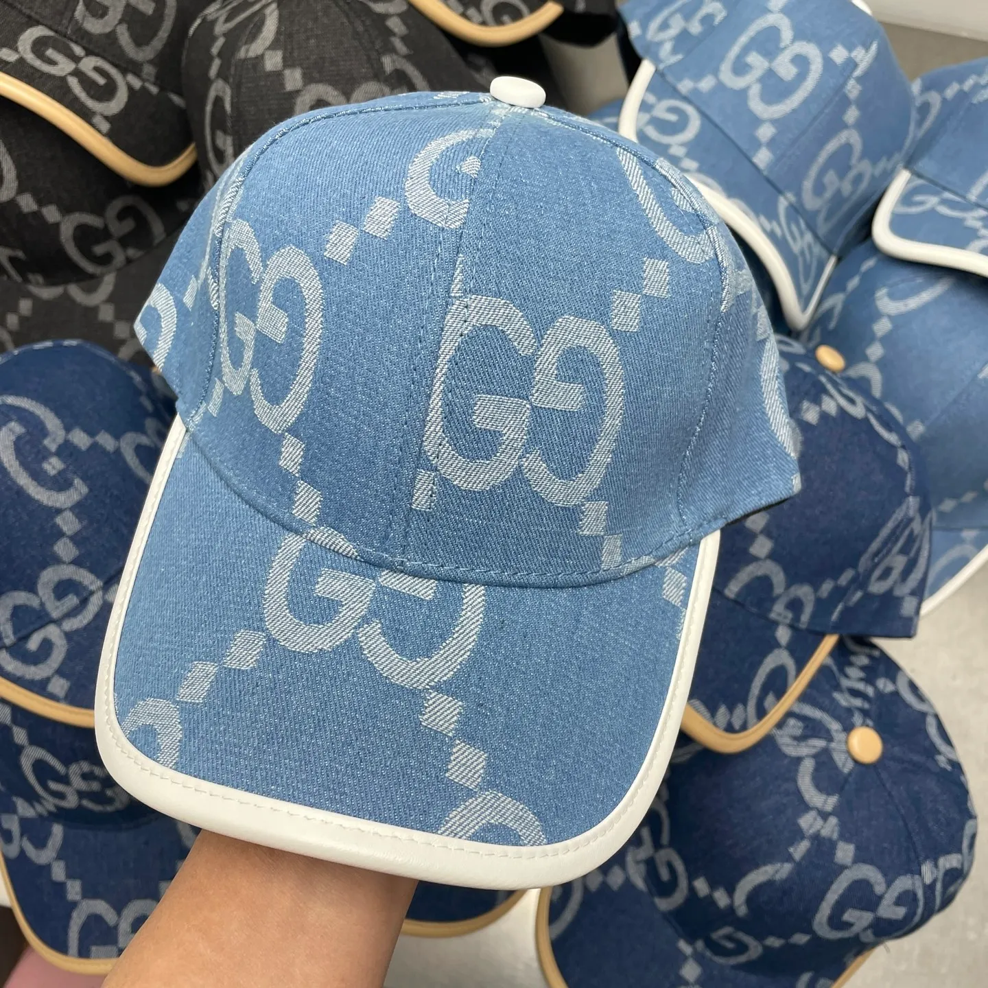 Popular Gucci baseball cap