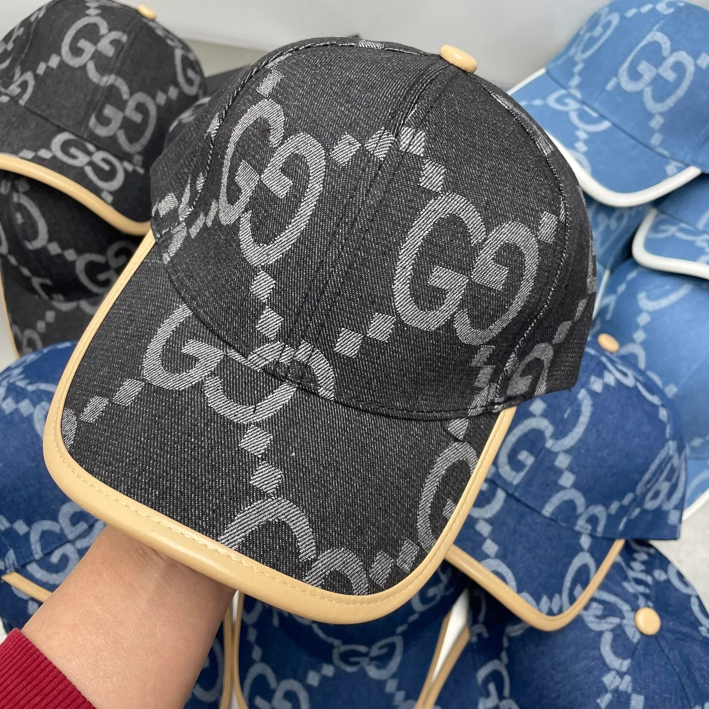 Popular Gucci baseball cap