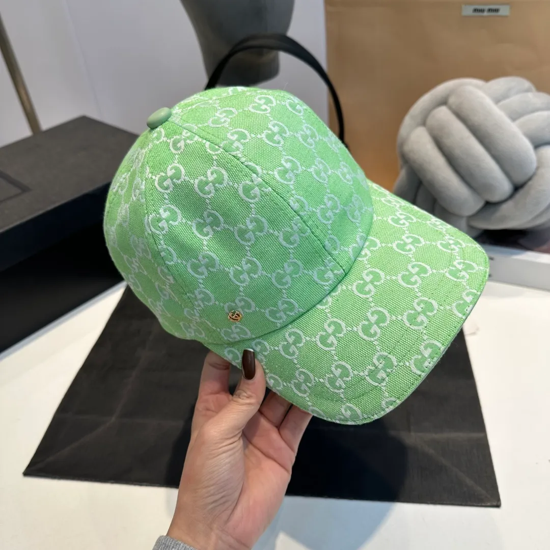 P60 Gucci Baseball Cap♥️GUCCI🧢New product from the official website, baseball cap, original quality, very popular 🔥🎩 The craftsmanship is very exquisite, high-end and classy! Low-key luxury, easy to carry! Running volume!