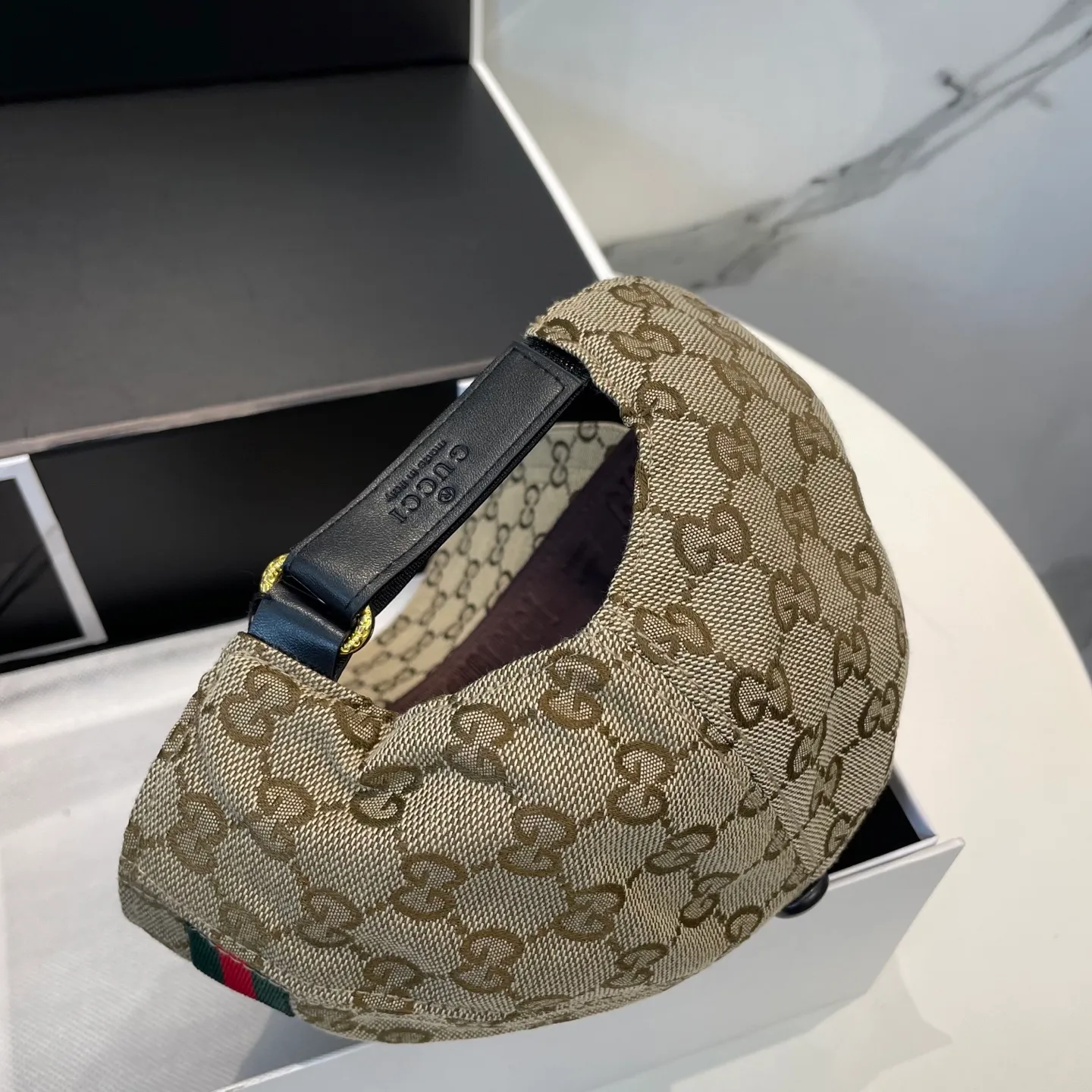 P60 Gucci (Gucci) classic original baseball cap😍Customized with 1:1 mold opening at the counter, the highest version, the original canvas is light and breathable! Photographed in real life, suitable for men and women in all seasons, basic head circumference 56cm, adjustable patches.