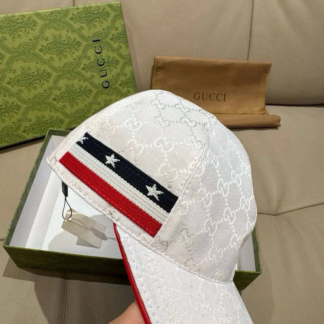 p90, Gucci (Gucci) classic original baseball cap, five-star webbing, 1:1 mold customization, original canvas + first-layer cowhide, popular purchasing agent, versatile style for men and women, great quality! The basic head circumference is 56cm, and the patch is adjustable.