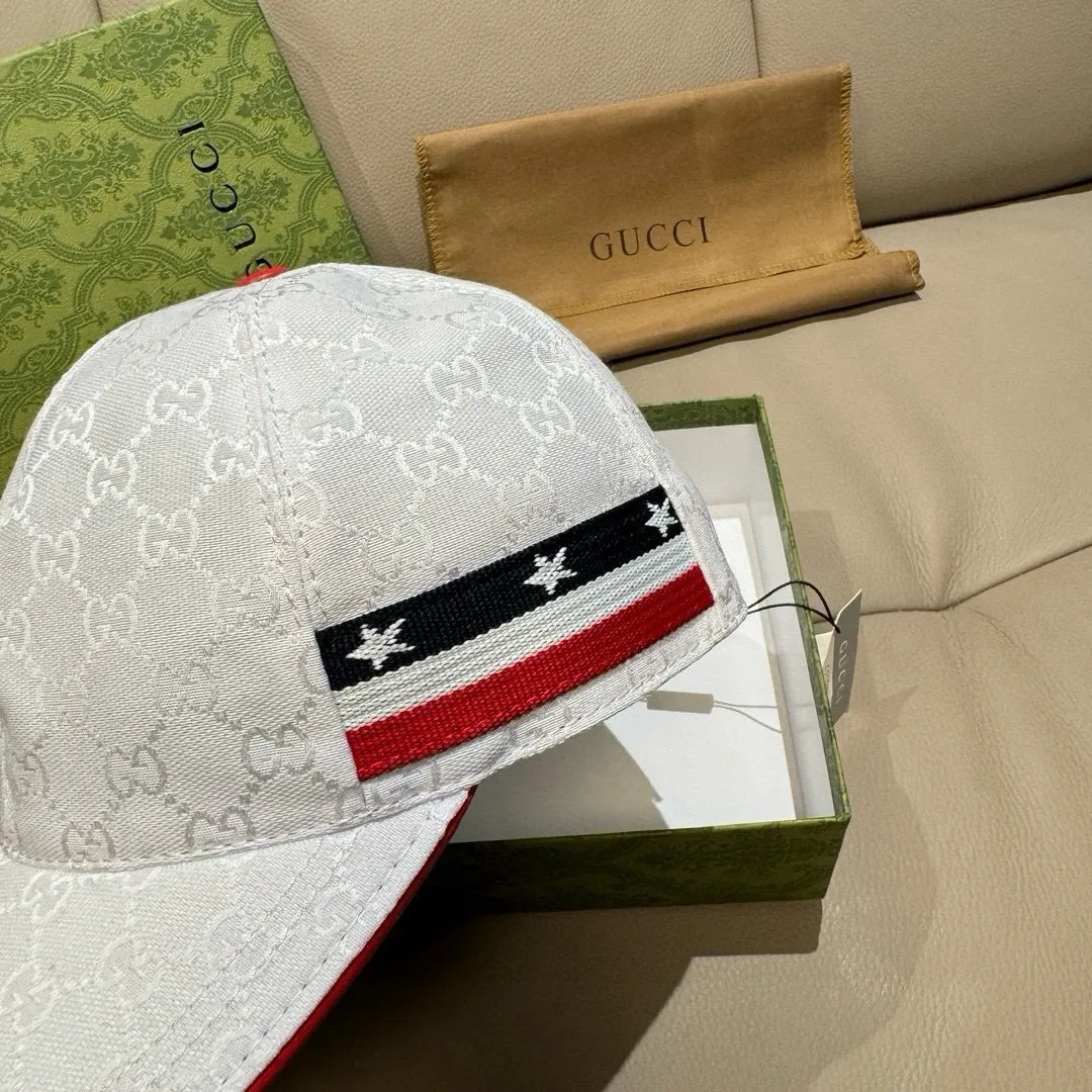 p90, Gucci (Gucci) classic original baseball cap, five-star webbing, 1:1 mold customization, original canvas + first-layer cowhide, popular purchasing agent, versatile style for men and women, great quality! The basic head circumference is 56cm, and the patch is adjustable.