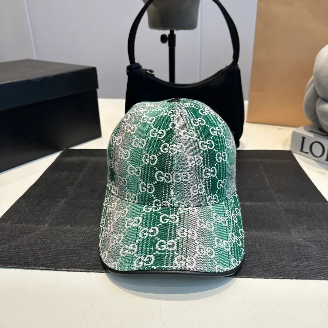 P100 Gucci new original baseball cap, Gucci gradient jacquard, 1:1 mold opening and customization at the counter, original canvas fabric + first-layer cowhide, light and breathable! The quality is great, the basic head circumference is 56cm, and the patch is adjustable.