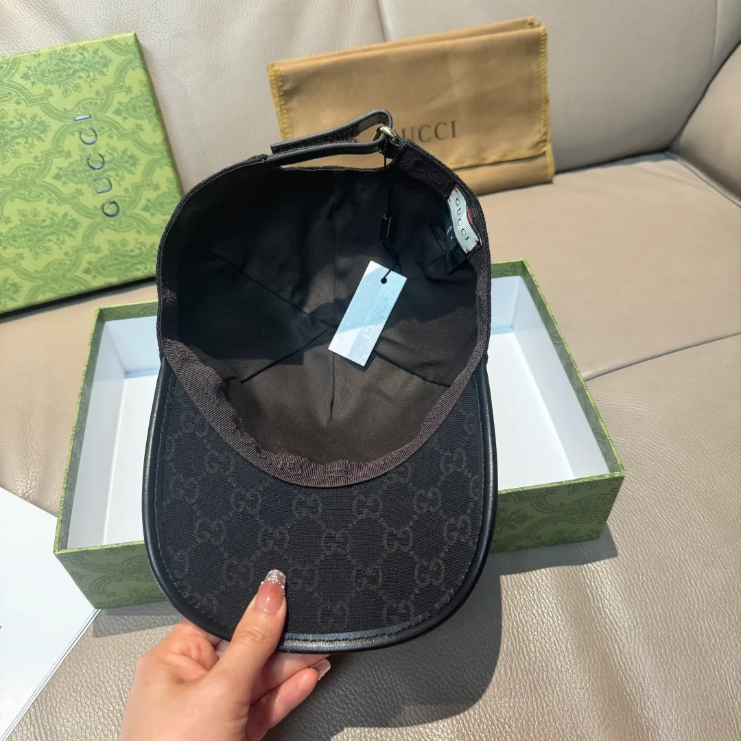 p90., Gucci (Gucci) classic original baseball cap, vertical small webbing, 1:1 mold customization, original canvas + first-layer cowhide, genuine leather edging, handsome and fashionable, popular purchasing agency, versatile style for men and women, great quality! The basic head circumference is 56cm, and the patch is adjustable.